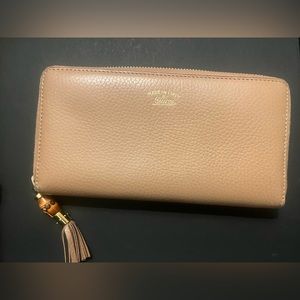 Gucci authentic zippy beige wallet